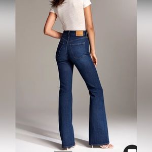 NWT Aritzia Denim Forum “The Marianne High Rise Flare” Jeans Size 25W